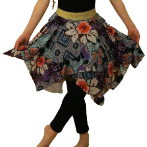 חצאית פרחונית ועניבה מתאים לכיתות ג׳-ו׳